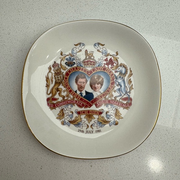 Vintage Prince Charles and Princess Diana Collector Wedding Plate - Picture 3 of 9
